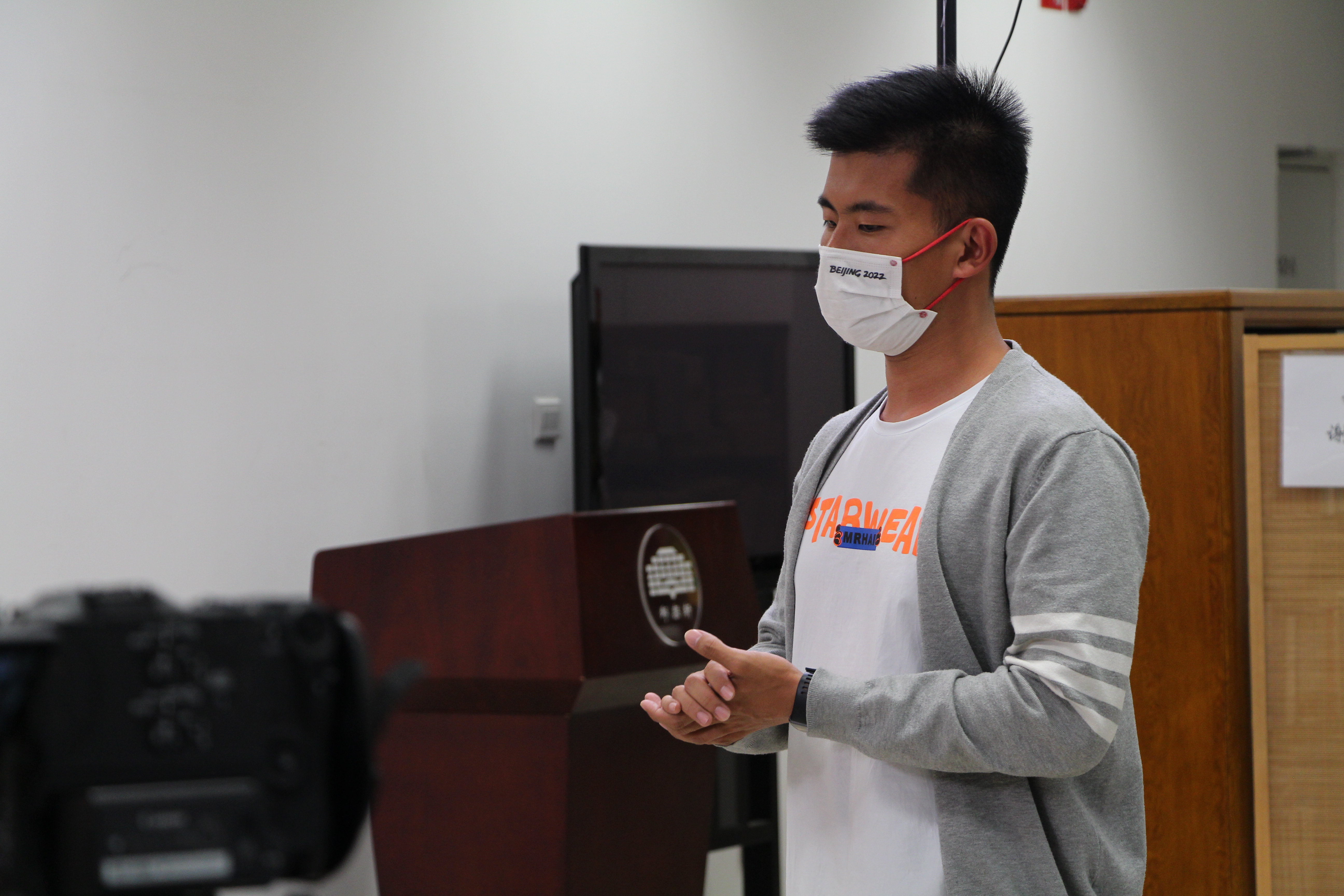 《20220426-邺架轩读书沙龙第三十一期举行 张小琴、邓耿畅谈人文清华讲坛与清华新人文精神-文素基地-现场提问》JPG