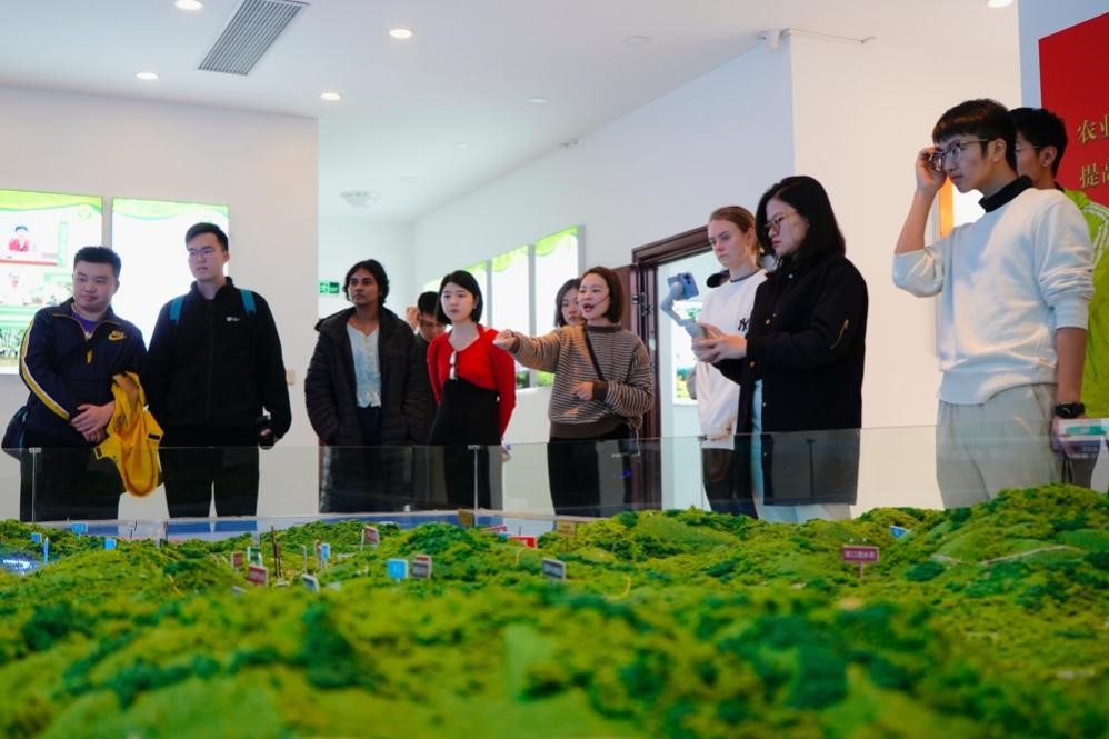 20231125-发现中国智慧，洞察中国发展——2023年乐动平台“洞察中国”全球胜任力社会实践纪实-“洞察中国”福建实践支队-“洞察中国”福建实践支队赴宁德市九都水土保持科技示范园调研.jpg