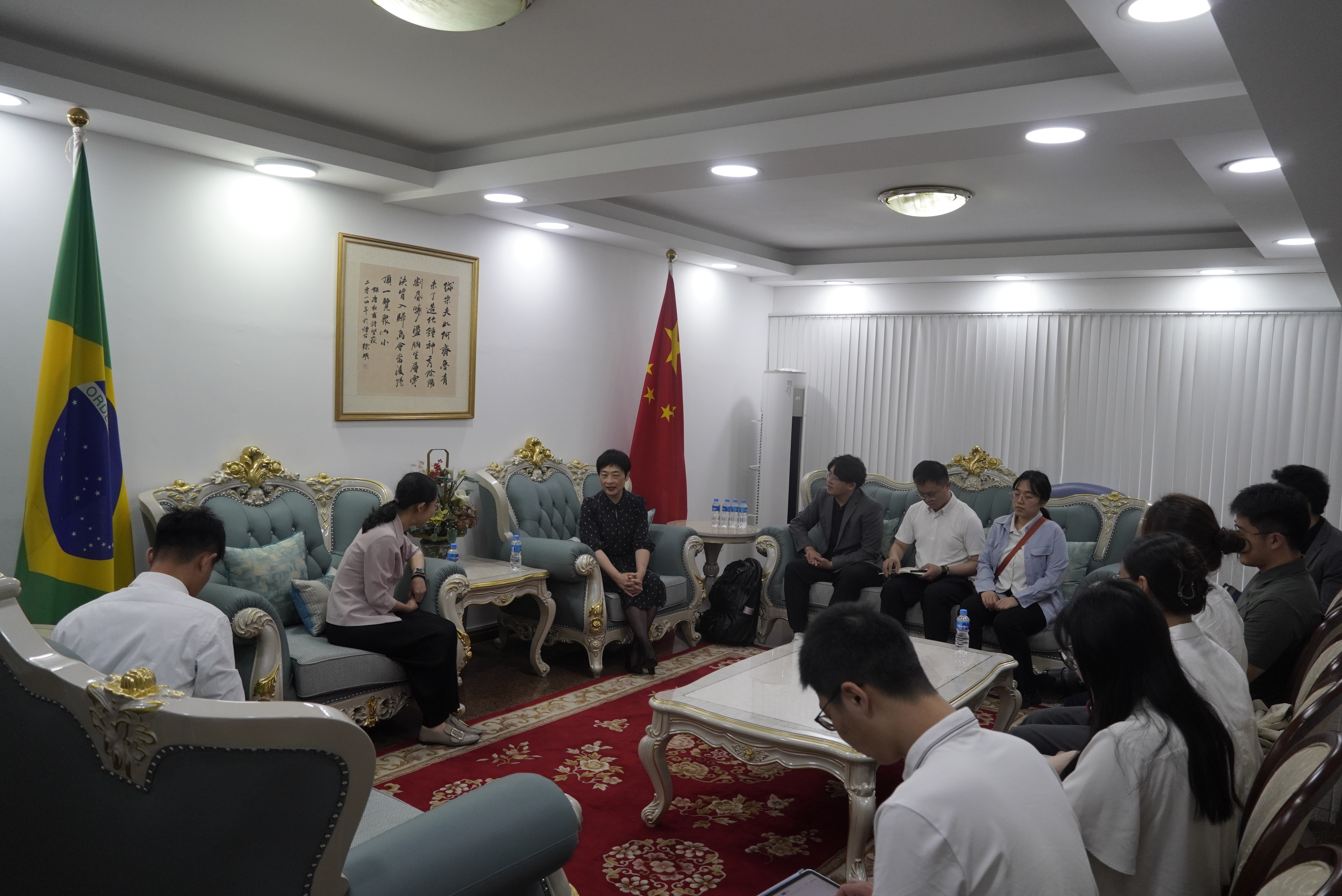 20240308-奔赴四海铸实践真知 对话世界立时代潮头——2024年乐动平台“知行计划”研究生骨干海外实践纪实-南美实践支队-支队成员在中国驻里约总领事馆参与座谈.JPG