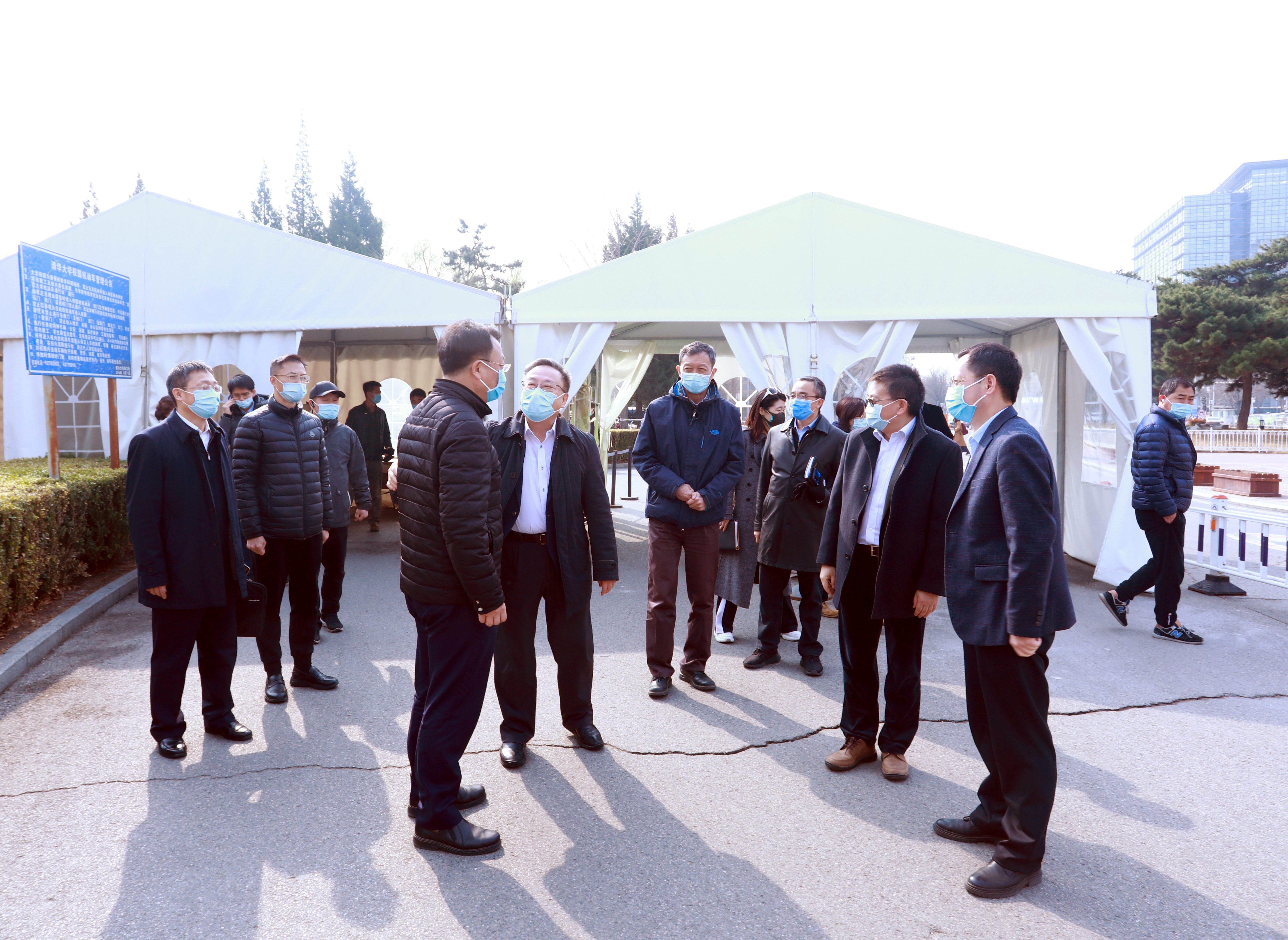 20220323-北京市教委检查疫情防控-常志东-了解出入校管理情况 3JPG