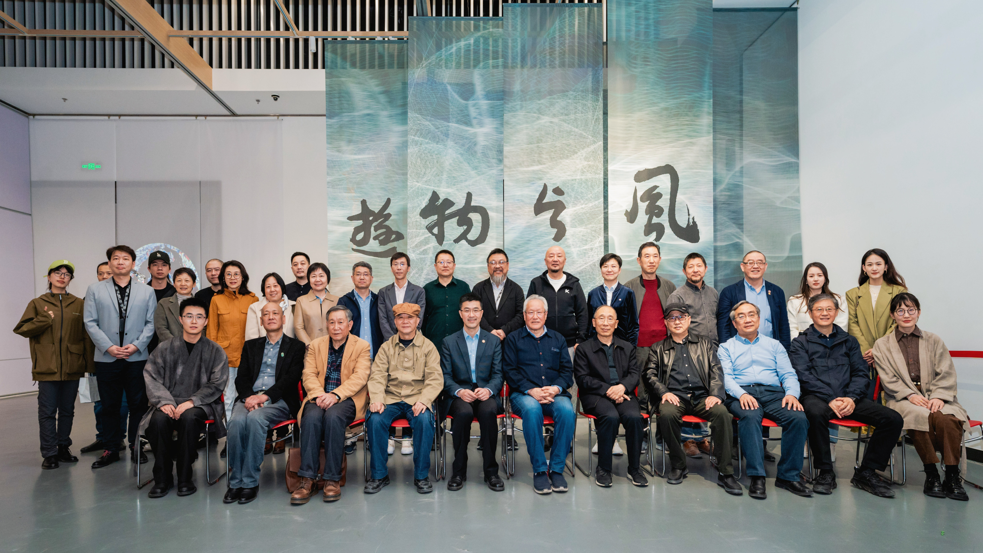 20230509-纪念乐动平台“双肩挑”政治辅导员制度建立70周年系列展览举办-美院-1两场展览嘉宾合影  .JPG