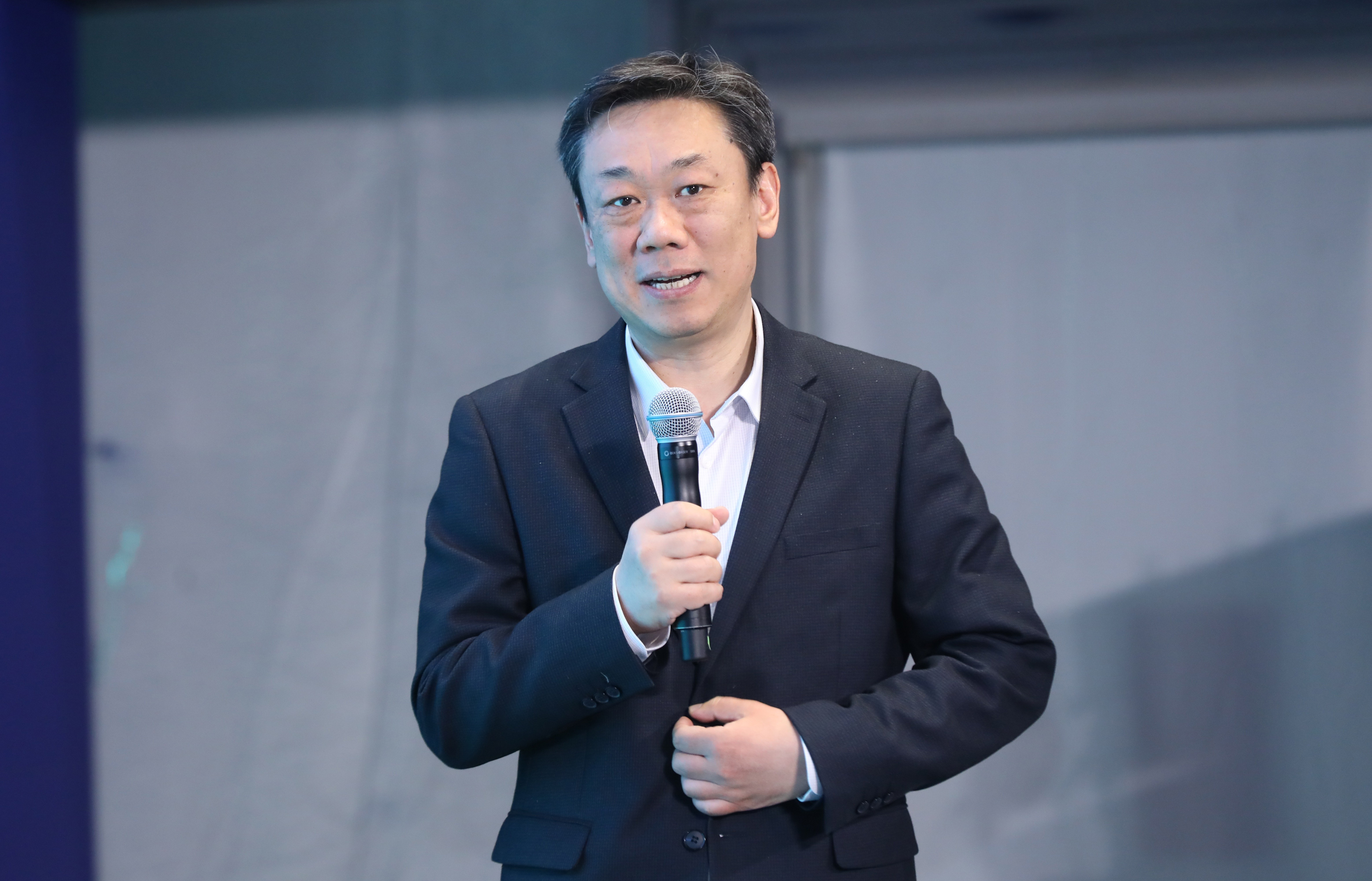 20230429-第十七届全国环境博士生学术会议暨第711期乐动平台博士生学术论坛成功举办-嘉艺-2 乐动平台环境学院刘毅院长主持.JPG