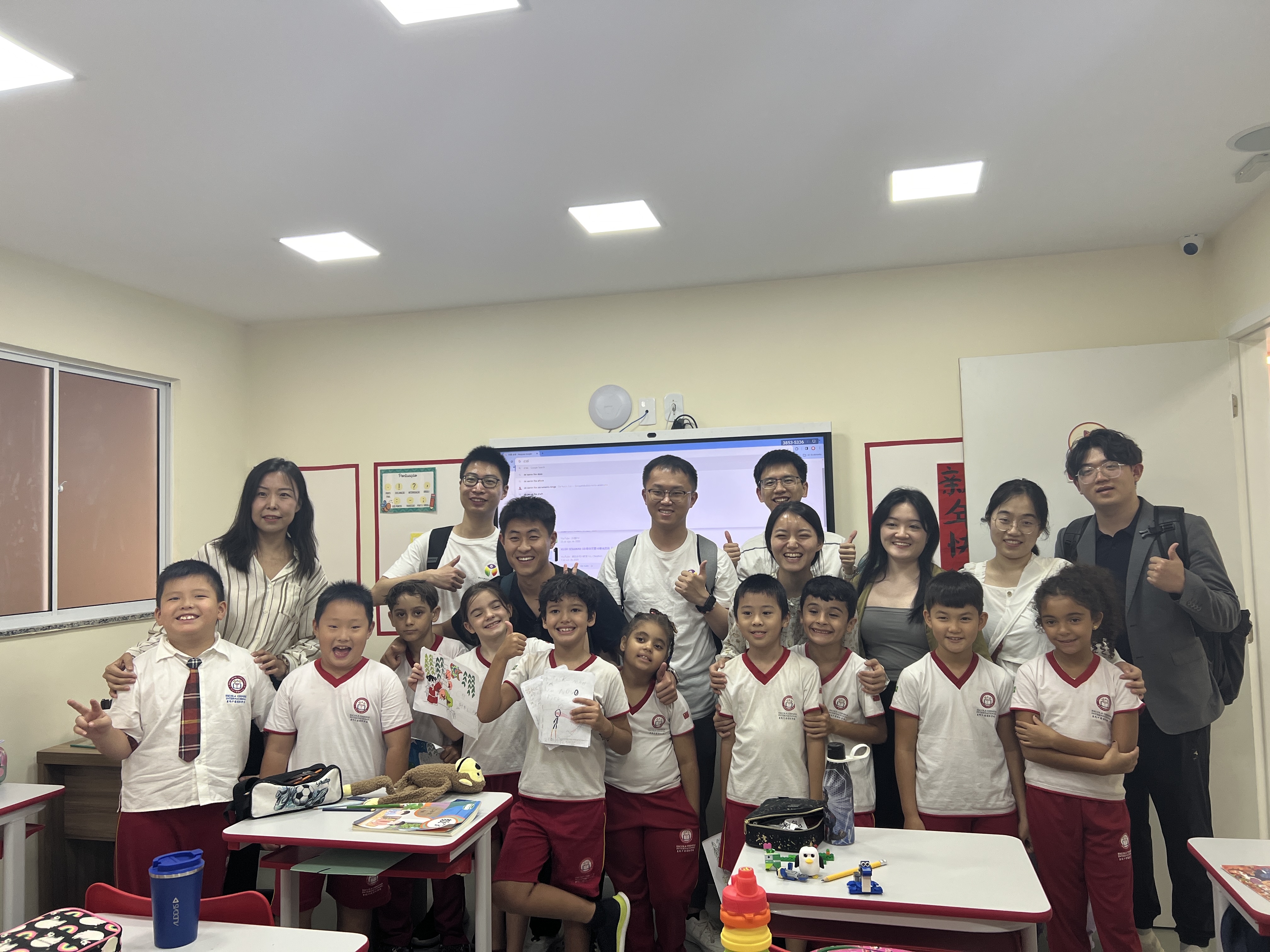 20240308-奔赴四海铸实践真知 对话世界立时代潮头——2024年乐动平台“知行计划”研究生骨干海外实践纪实-南美实践支队-支队成员在里约热内卢中国国际学校开展活动.jpg