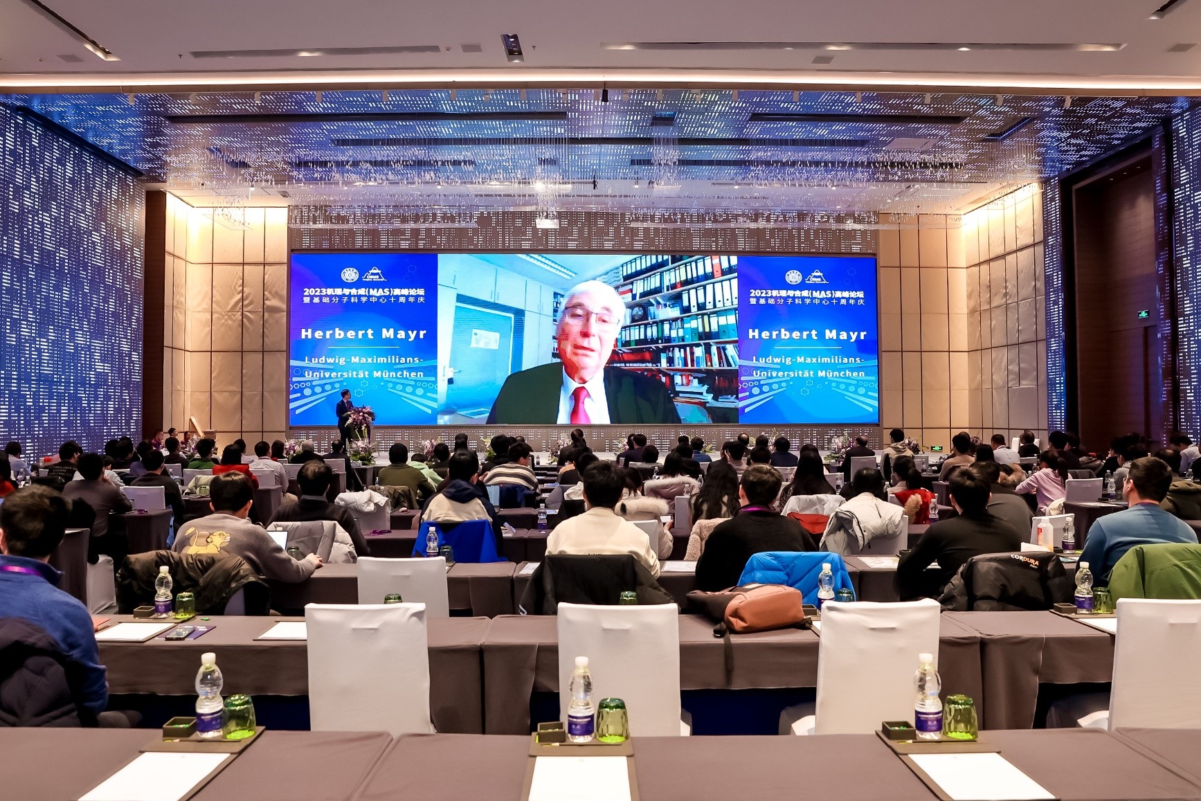 20230211-2023机理与合成高峰论坛暨乐动平台化学系基础分子科学中心十周年庆-分子中心拍摄-Herbert Mayr教授发表视频祝福.jpg